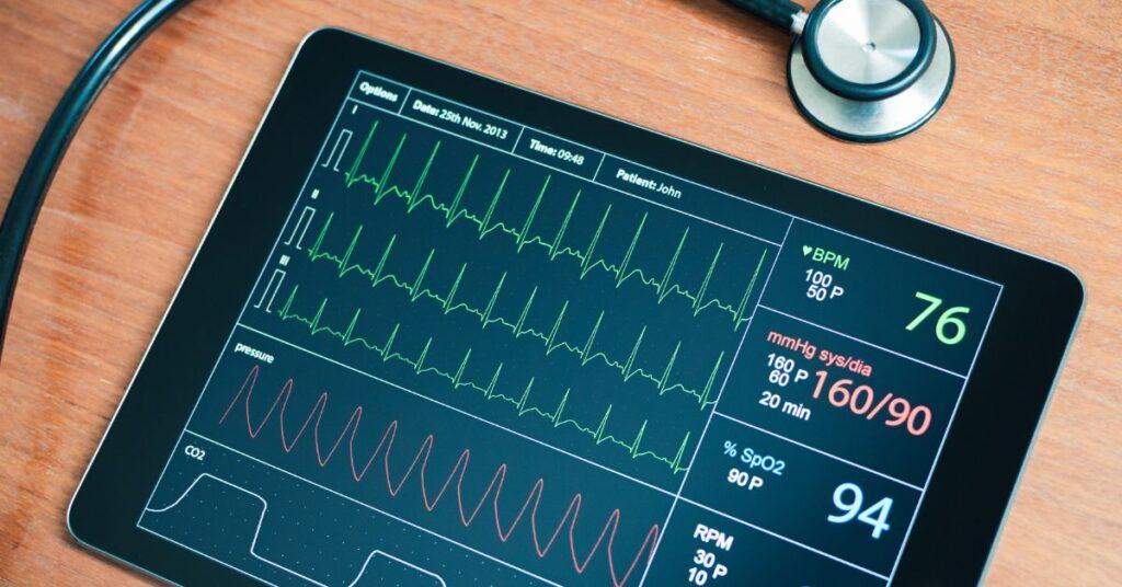 ECG-Digital-vs-Tradicional_-Vantagens-da-Tecnologia-Moderna-1024x536